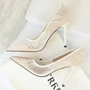 Scarpins Vazados com Renda