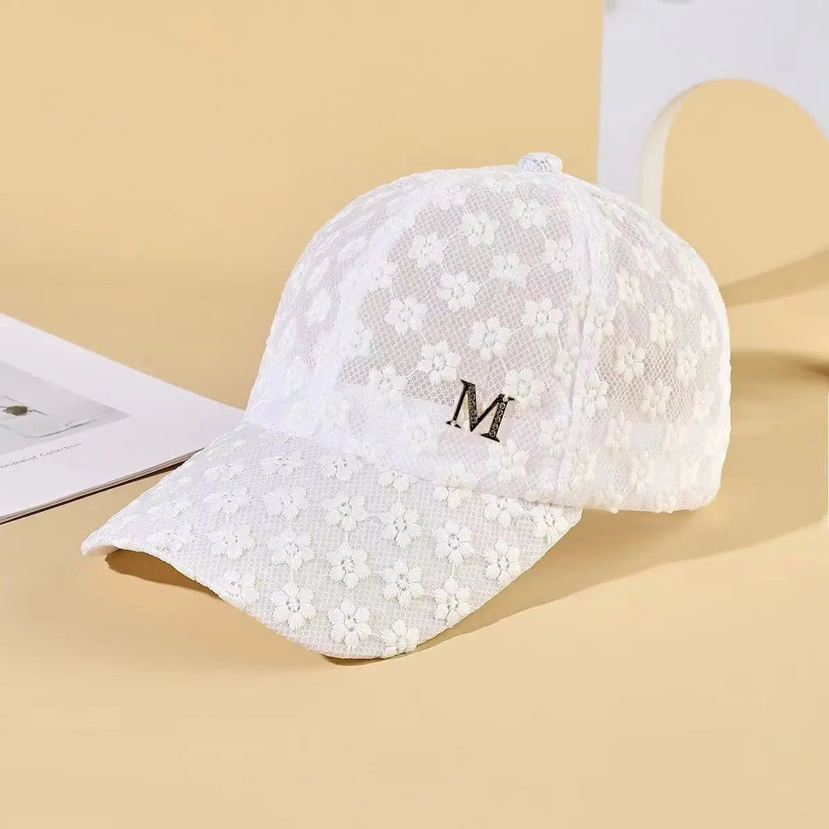 Boné Feminino com Renda Floral